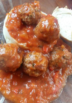 Una foto de Albóndigas con puré de papas🍛