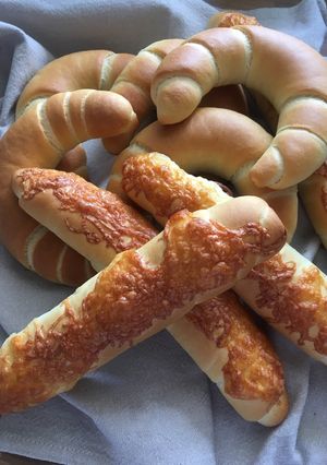 Vajas és sajtos kifli recept fotója