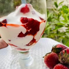 A picture of Strawberry Cream.