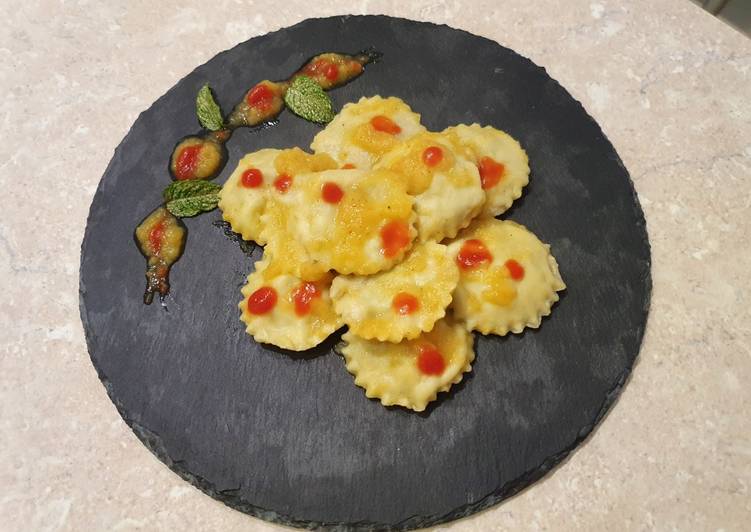 Tortelli alle sarde speziate in salsa di pomodorini gialli