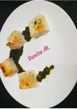 A picture of White khaman dhokla.