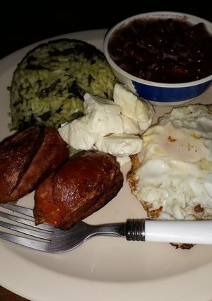 A picture of Typical Salvadoran Dinner.