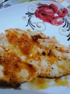 Una foto de Pechuga con salsa de limón y naranja