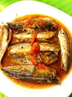 Hình của món Cá nục kho rục (như cá hộp).