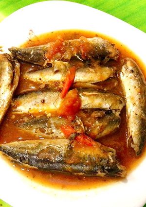 Hình của món Cá nục kho rục (như cá hộp).