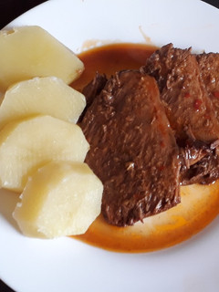 Una foto de Carne a la cacerola