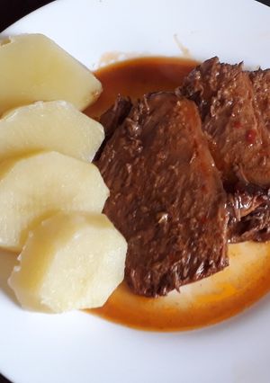 Una foto de Carne a la cacerola