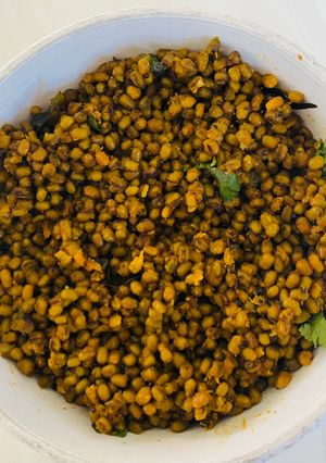A picture of Chhuta mung beans.