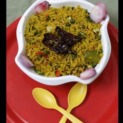 A picture of Singapori Veg fried rice.
