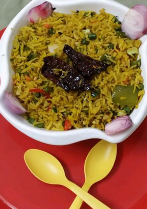 A picture of Singapori Veg fried rice.