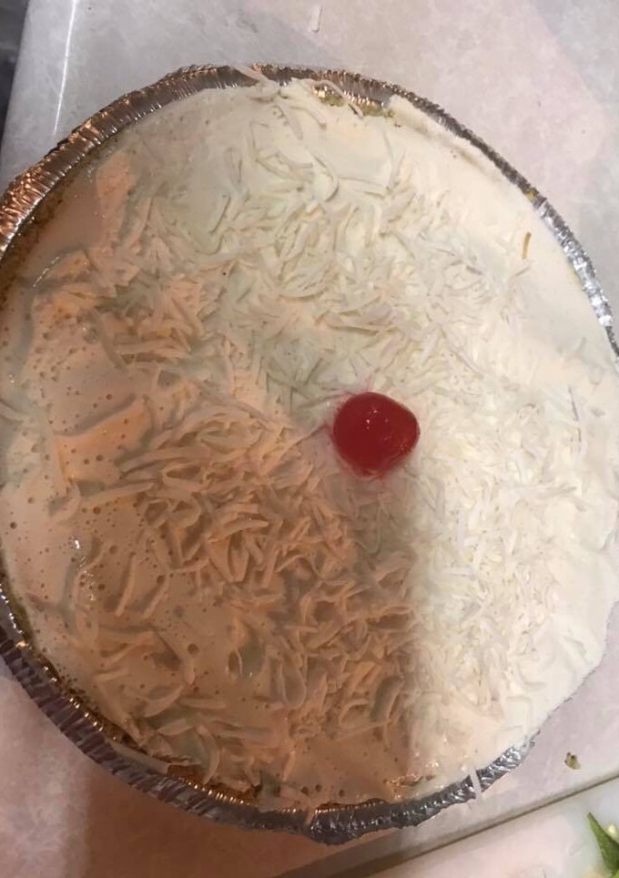 Una foto de Pay de coco y queso crema