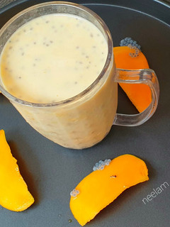 मैंगो चिया मिल्क शेक (mango chia milkshake recipe in Hindi) रेसिपी मुख्य फोटो