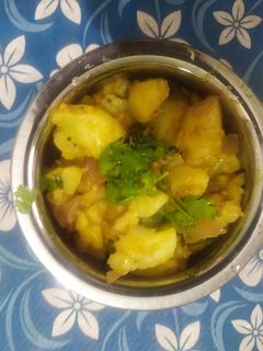 மசாலா உருளைக்கிழங்கு (Masala urulaikilanku recipe in tamil) செய்முறை முக்கிய புகைப்படம்