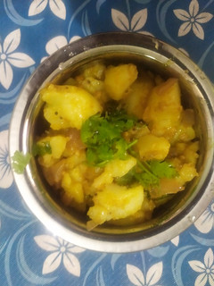 மசாலா உருளைக்கிழங்கு (Masala urulaikilanku recipe in tamil) செய்முறை முக்கிய புகைப்படம்