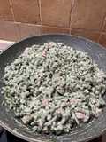Spätzle agli spinaci con panna e prosciutto cotto