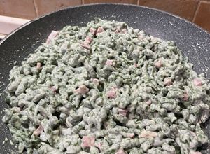 Foto di Spätzle agli spinaci con panna e prosciutto cotto