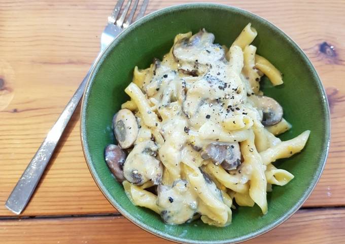 Mushroom, garlic and fennel pasta
