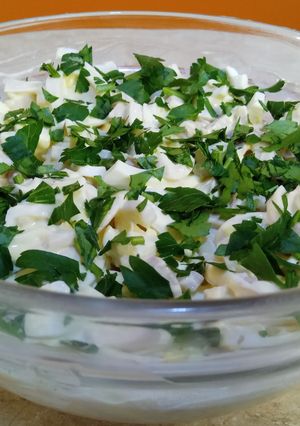 Фото Вкусный салат из кальмаров - нежный и легкий.