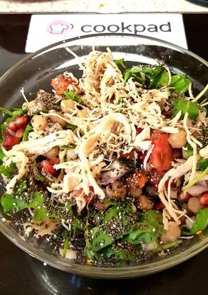 A picture of My Barley & Chic pea & Chicken Salad. 😘.