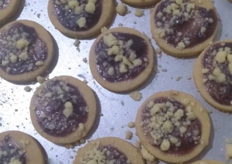 Blueberry crumble cookies