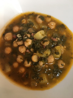 Una foto de Potaje de garbanzos con espinacas a mi manera