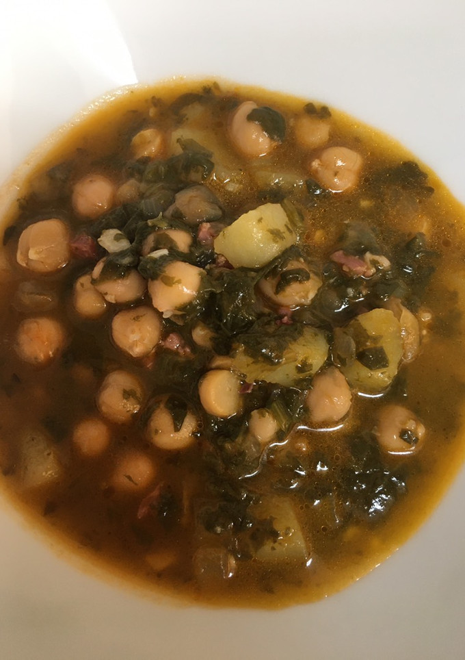 Una foto de Potaje de garbanzos con espinacas a mi manera
