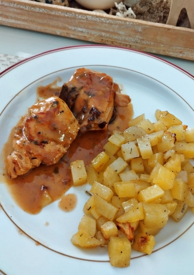 Una foto de Pollo al ajillo