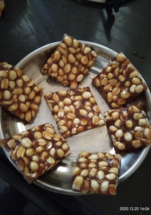 સીંગ ની ચીક્કી રેસીપી મુખ્ય ફોટો