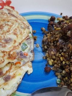 वेज चीज़ ऑमलेट (veg cheese omelette recipe in Hindi) रेसिपी मुख्य फोटो