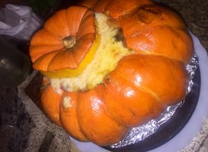 Una foto de Zapallo relleno vegetarianoal horno