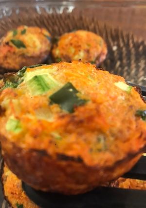 Una foto de Cupcakes de verduras y atún