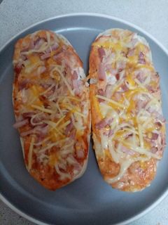 Una foto de Panini de jamón york y queso Philadelphia