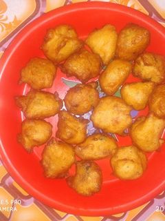 மரவள்ளிக்கிழங்கு வெங்காய போண்டா (Maravali KIlangu Vengaya Bonda Reicpe in Tamil) செய்முறை முக்கிய புகைப்படம்