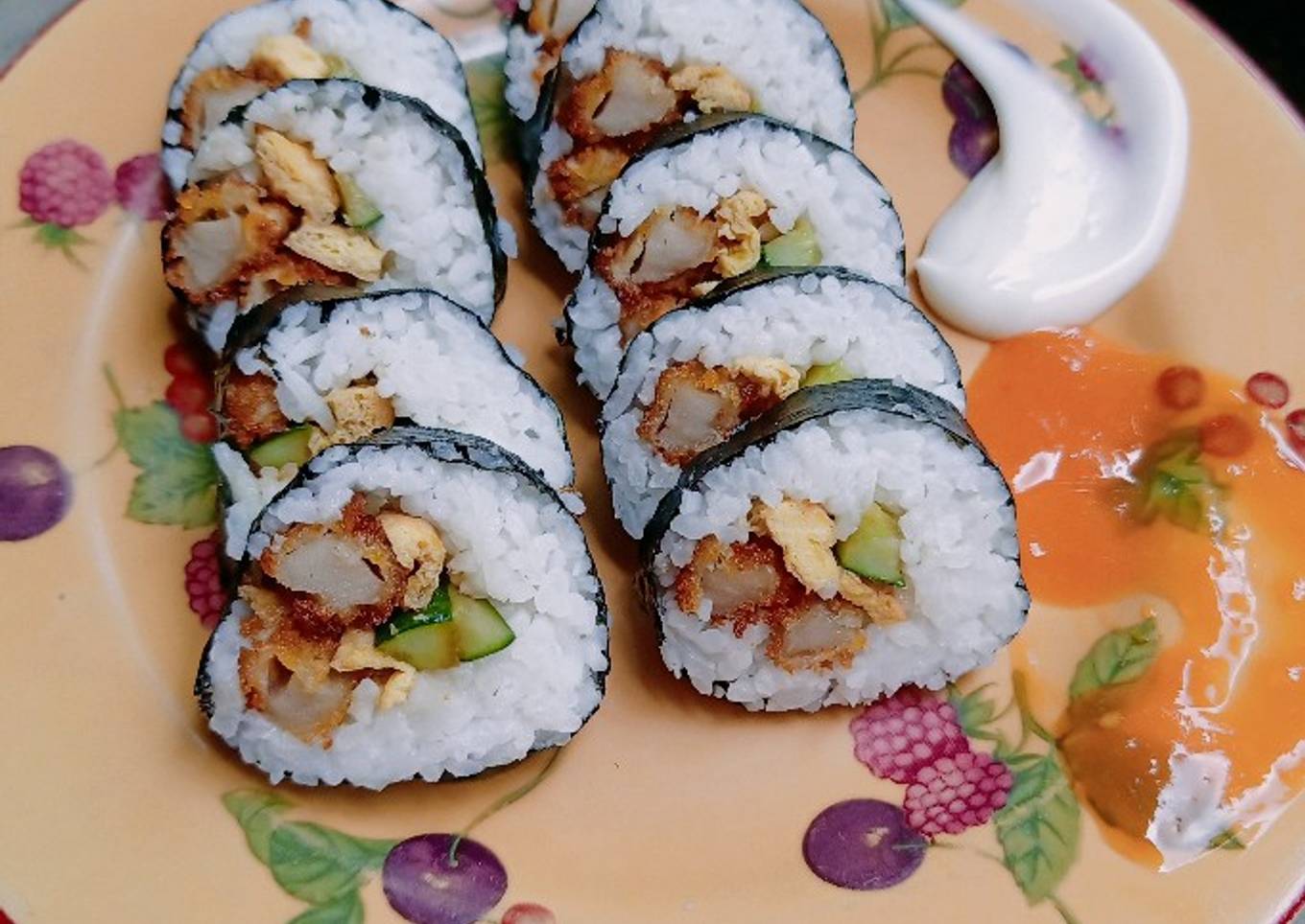 Kimbab / Gimbap Isi Sosis Crispy, Telor dan Timun
