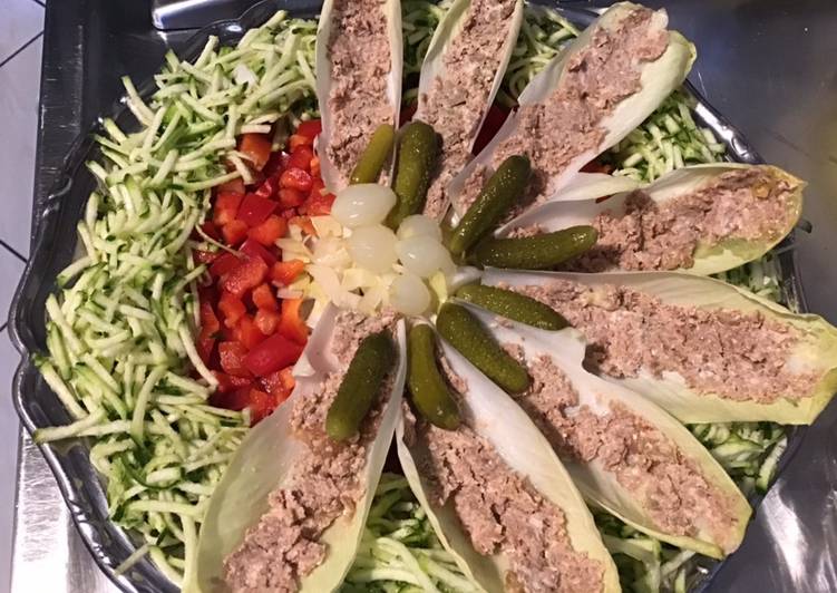 Salade surprise courgettes poivrons et barquettes d endives façon sandwich