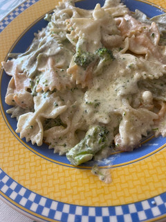 Una foto de Pasta con brócoli y gambas