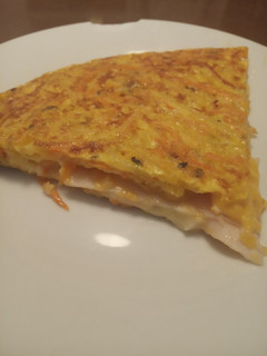 Una foto de Tortilla rellena !! 🥔🥕