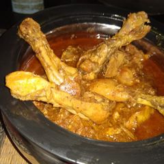 A picture of Hyderabadi style chicken curry.