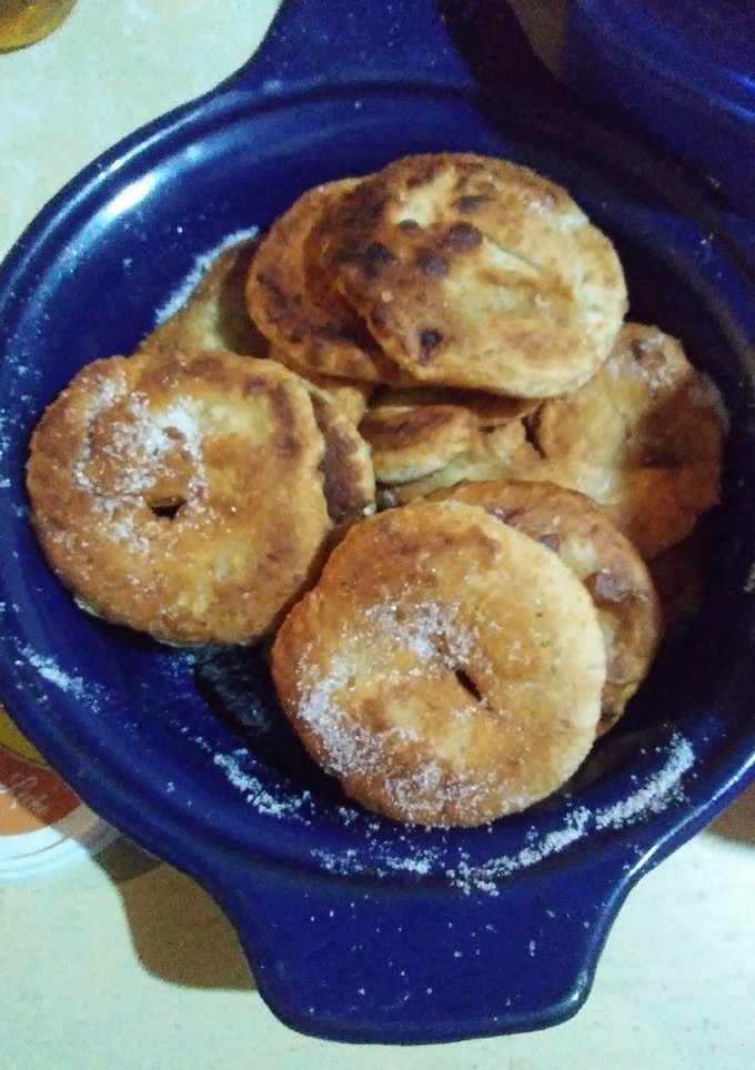 Una foto de Tortas fritas deliciosas 😋☕🍞