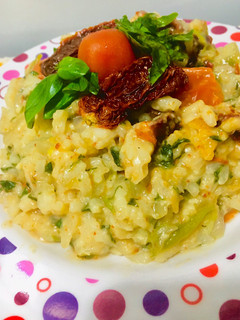 Una foto de 🍚RISOTTO🍚A LA 🌿ALBAHACA🌿