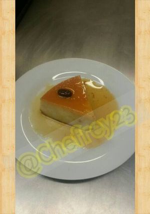 Una foto de Flan de yuca al rey