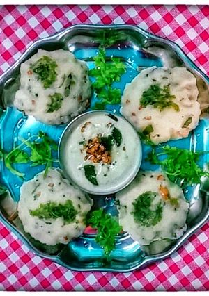 ரவா இட்லி செய்முறை முக்கிய புகைப்படம்