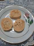 Pionono con roquefort, ananá y maní