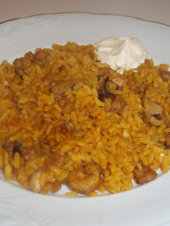 Una foto de Arroz a banda con all y oli