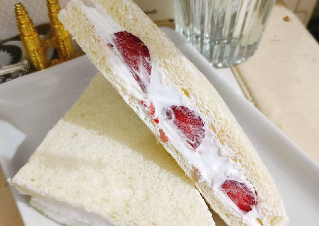 JAPANESE SANDWICH / SANDWICH STRAWBERRY