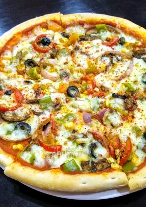 A picture of Veg Pizza.