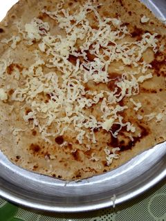ચીઝ પરોઠા(Cheese Paratha Recipe In Gujarati) રેસીપી મુખ્ય ફોટો