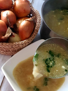 Hagymaleves recept fotója