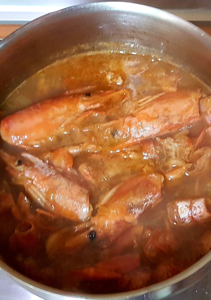 Una foto de Caldo de pescado fácil