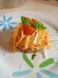 Spaghetti al pomodoro con cacioricotta su tartare di melanzana